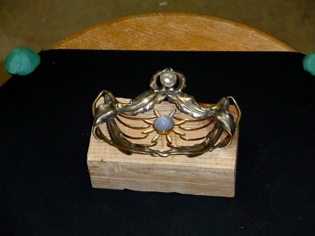 Art Nouveau brooch.