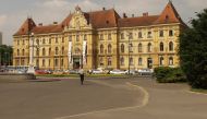 MUO, exterior